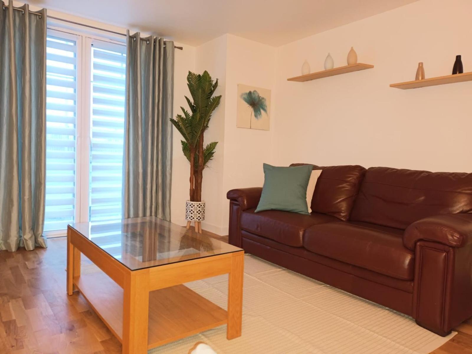 Spacious Elegant 2-Br Apartment In Aberdeen City Centre Экстерьер фото